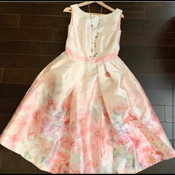 NWT - Chi Chi London Pink Floral Occasion Dress π - Picture 7 of 8